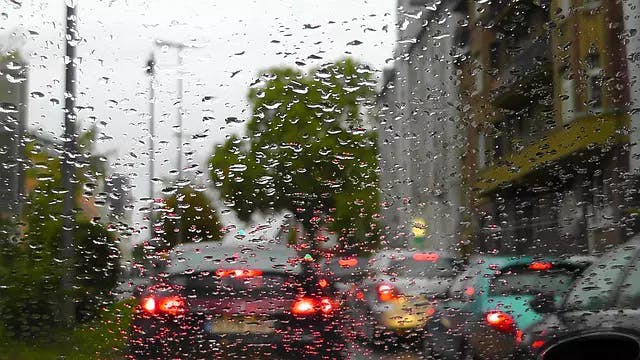 เคล็ดลับขับรถหน้าฝนที่คุณอาจจะยังไม่รู้